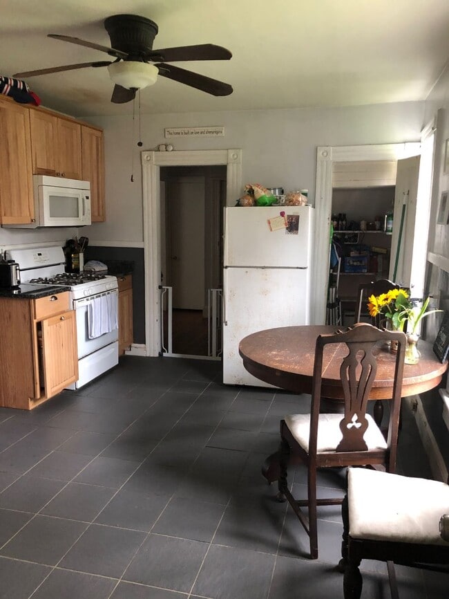 kitchen 5 - 43 Nichols Ave