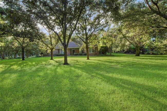 Building Photo - 9322 Thompson Lake Dr