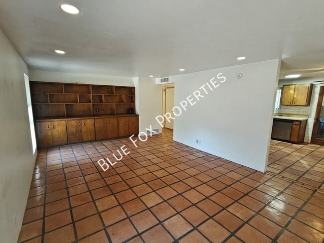 Building Photo - 2781 W Calle Carapan