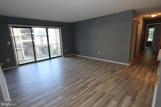 Foto del edificio - 8 Joyner Ct