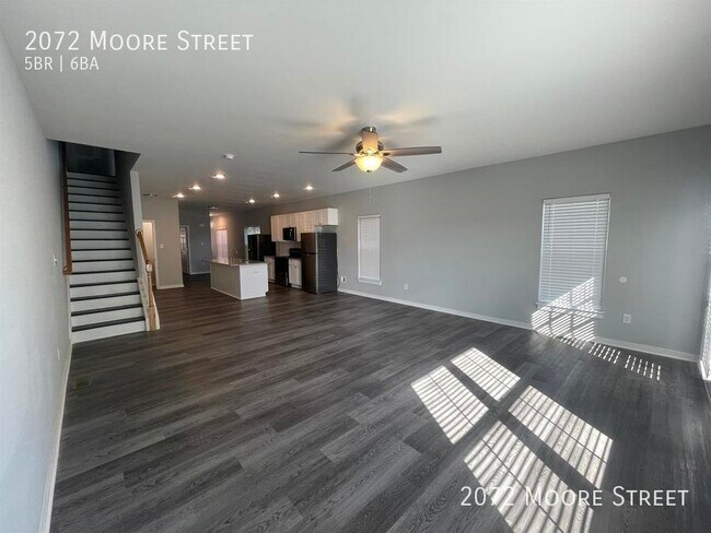 Building Photo - 1 MONTH FREE or reduced monthly rent!!  Ne...
