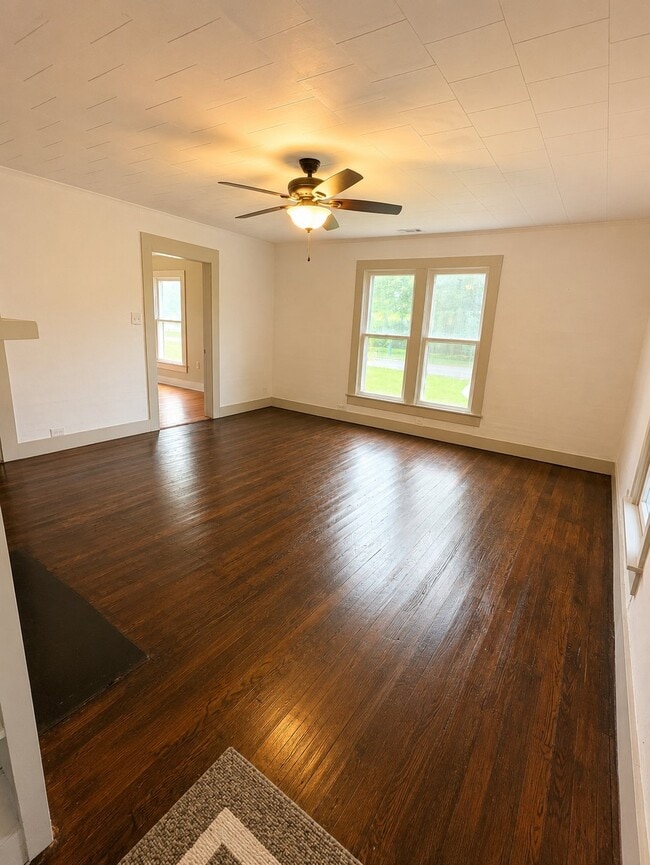 Building Photo - 210 Tatertown Rd