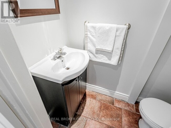 Building Photo - 17 Redwing Pl