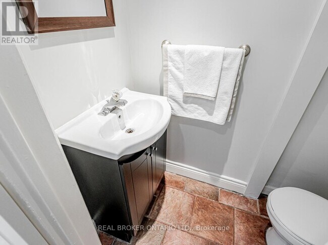 Photo du bâtiment - 17 Redwing Pl