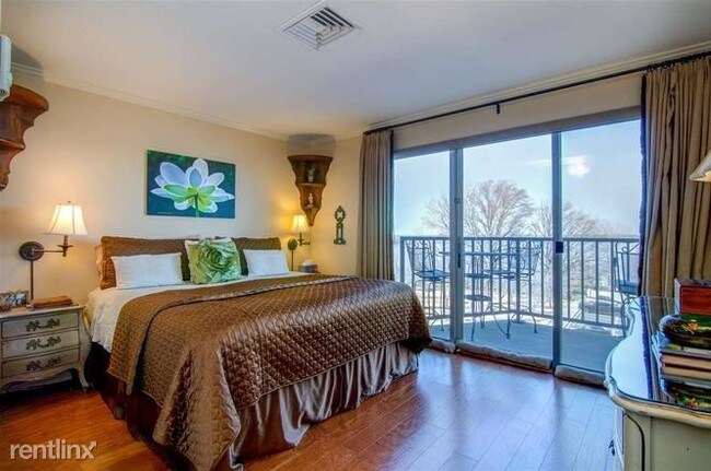 Building Photo - 1 br, 1 bath  - 655 S Riverside Dr Apt 405A