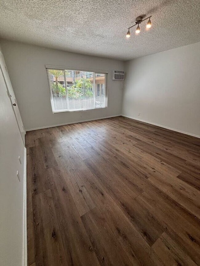 Foto del interior - 351 S. Manhattan Pl