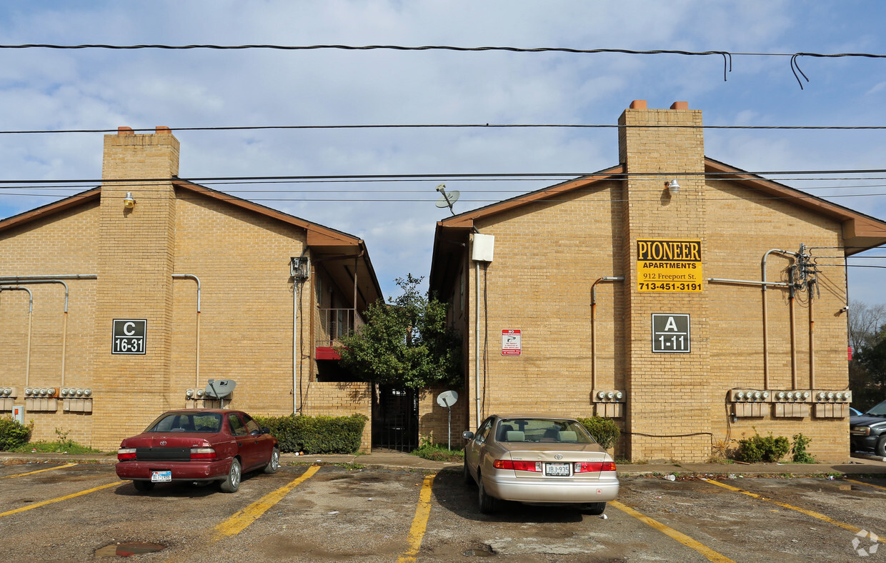 Building Photo - Pioneer Apartments