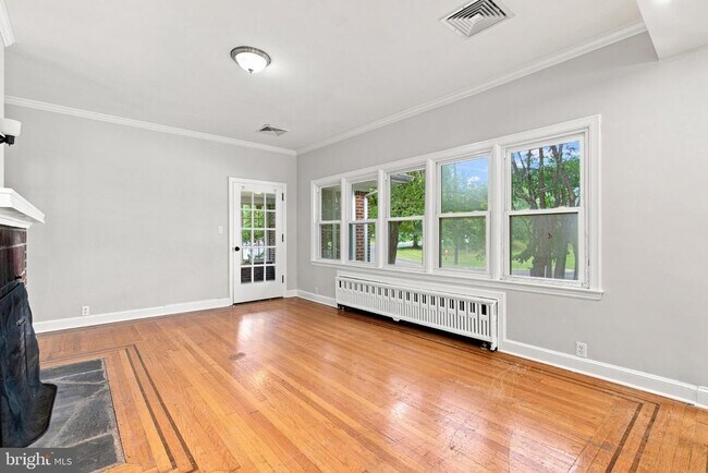 Foto del edificio - 133 Warrenville Rd