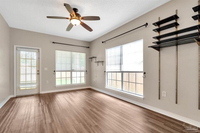 Foto del edificio - 208 Wildflower Ln