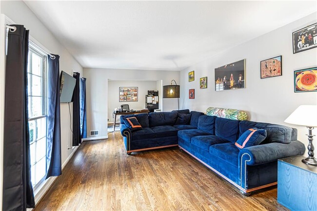 Foto del edificio - 2449 Midvale Ct