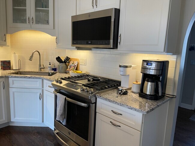 Foto del edificio - 3252 Cool Springs Ct