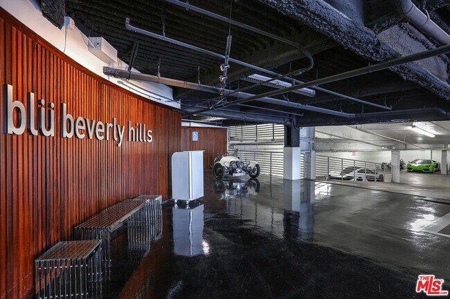 Foto del edificio - 8601 Wilshire Blvd