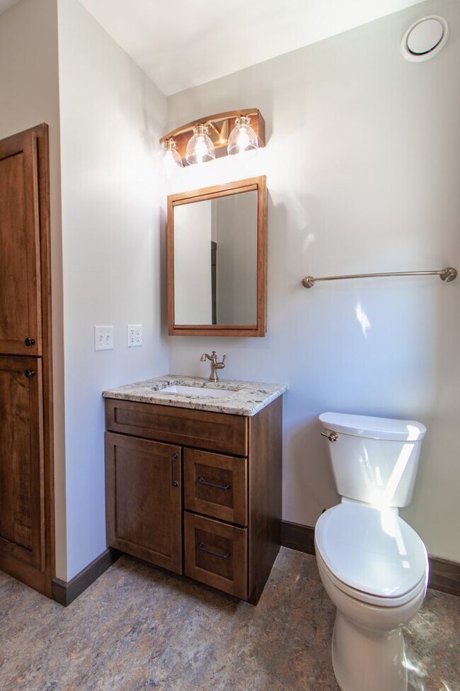 Foto del edificio - AVAILABLE AUGUST - Beautifully Renovated 2 bed/1bath Home on PARK POINT