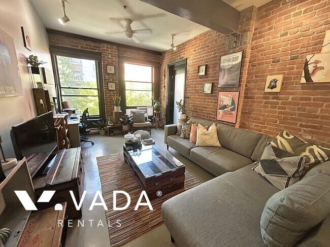 Photo du bâtiment - The Paris Block 1 Bedroom Loft For Rent 40...
