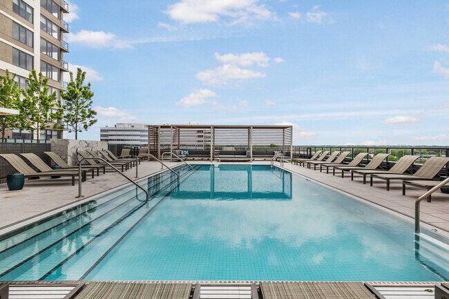 OOBC_EXT_Piscina de Servicios_Mayo2022 - One Oak Brook Commons