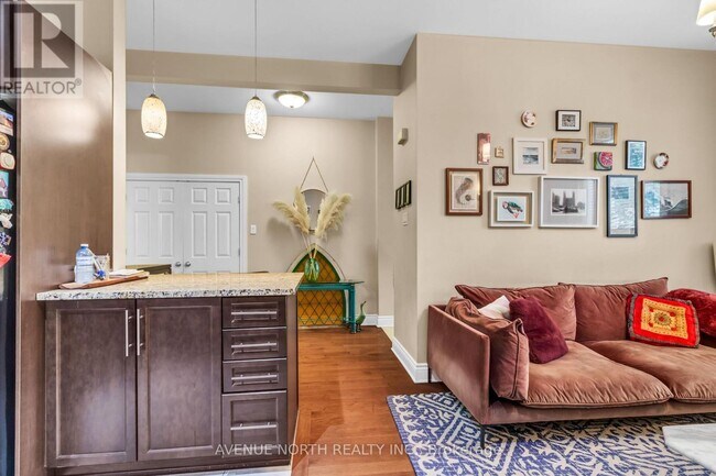 Photo du bâtiment - 871-871 Somerset St W