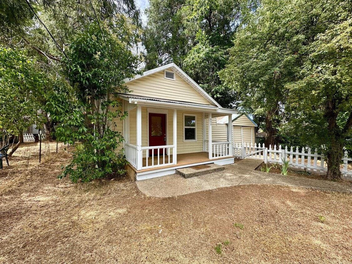 Primary Photo - charming 1-bedroom, 1-bathroom home locate...
