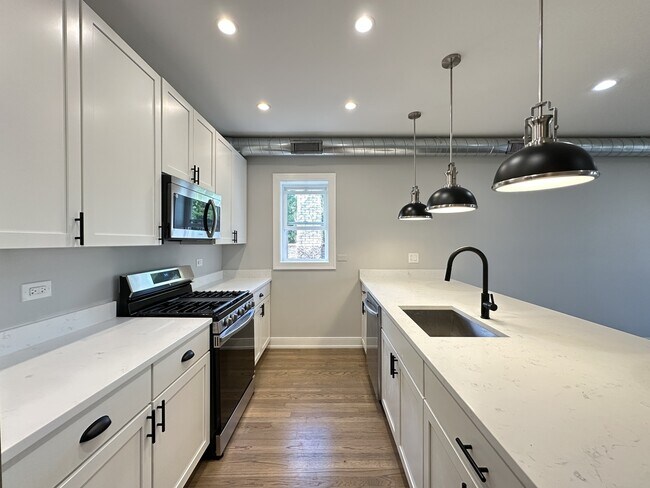 Foto del edificio - 2641 W Carmen Ave