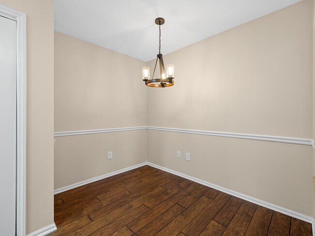 Foto del edificio - Gorgeous 2 bedroom home- Move-In Ready Condo in Parkview. Minutes to Downtown Greenville & the Ne...