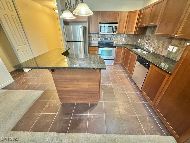 Foto del edificio - 2455 W Serene Ave