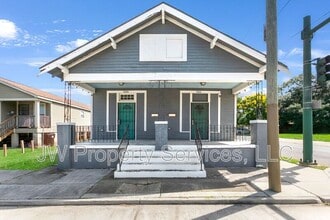 Building Photo - 1503 Desire St