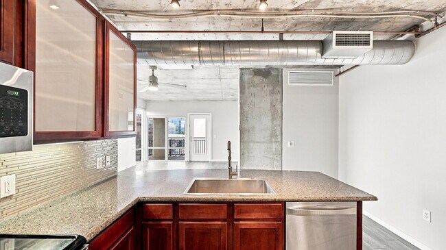 Foto del edificio - $2,820.95- 2 bed, 1 bath Condo in the heart of Denver with In Unit Laundry!