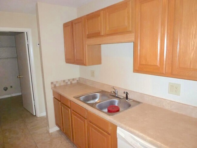 Foto del edificio - 1526 Winter Green Blvd