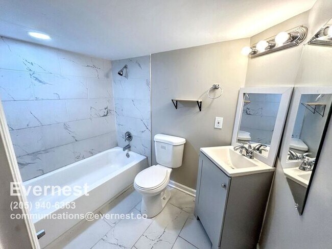 Foto del edificio - 3 Bed, 2 Bath Home with Fenced Yard / Pet-Friendly / Vouchers Accepted / Available Now!