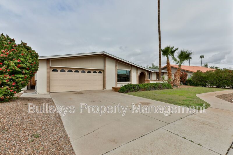 Primary Photo - 2334 W Calle Iglesia Ave
