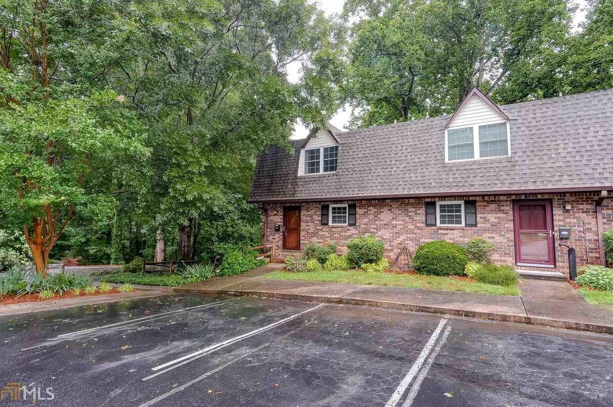 Primary Photo - 3077 Reeves St