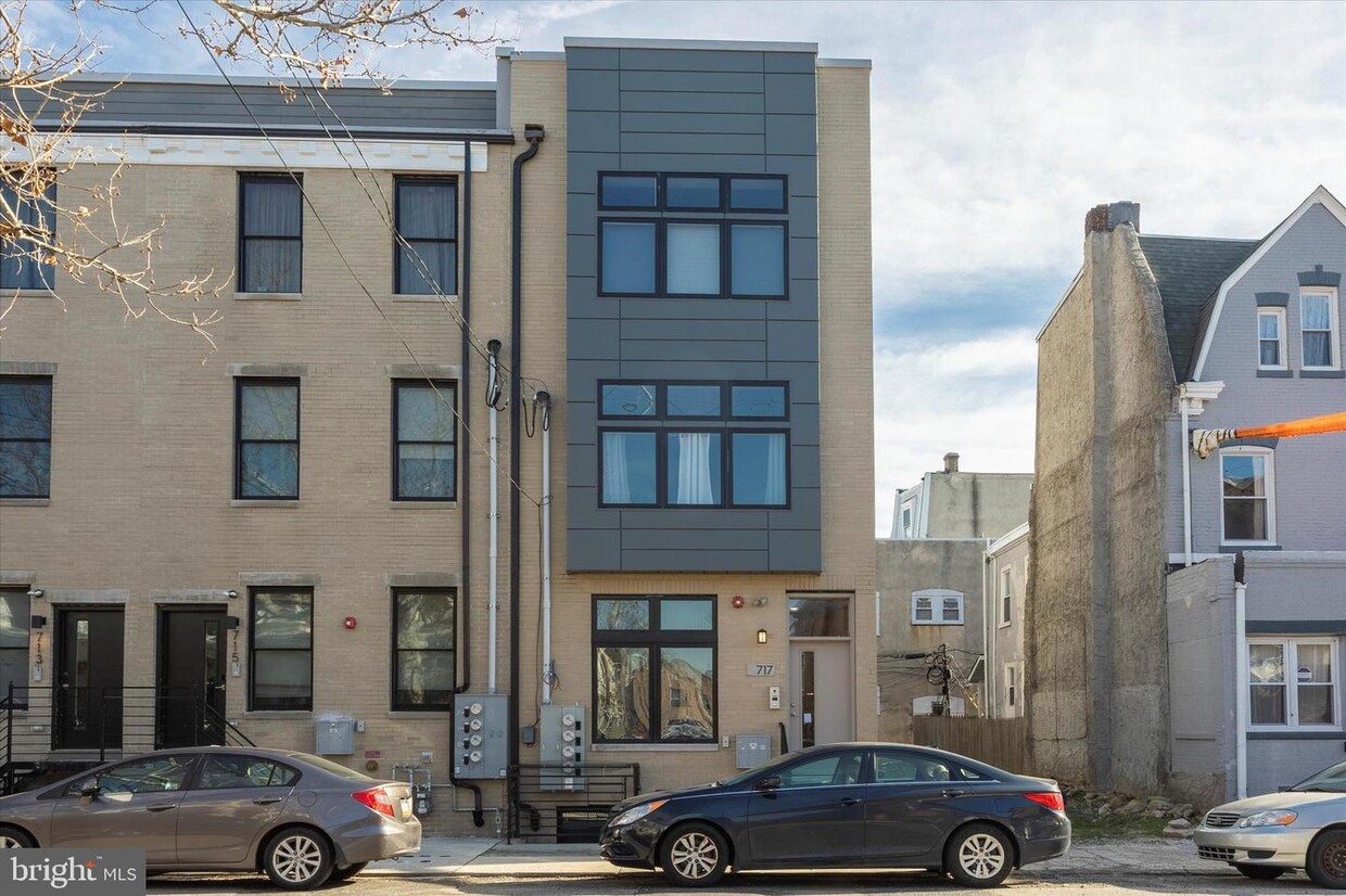 Primary Photo - 717 S 51st St