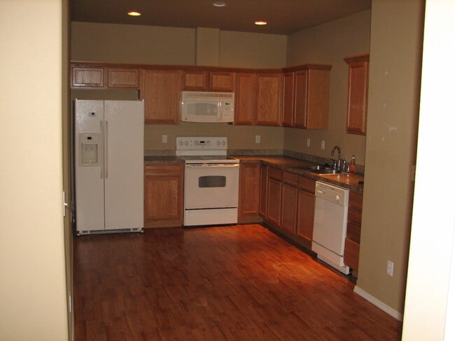 Building Photo - 1457 artesia st