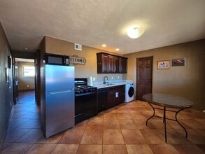 Building Photo - 1506 Agua Fria St