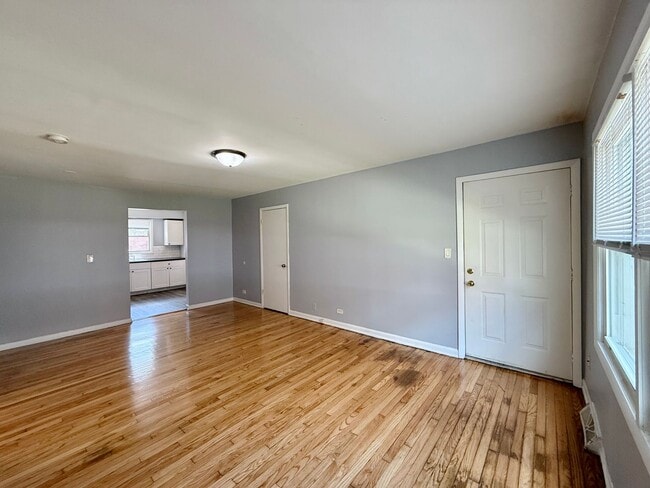 Building Photo - 122 N Menard Ave