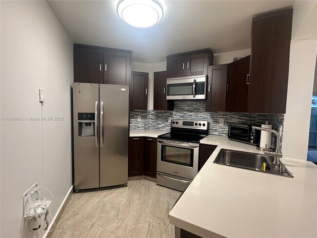 Foto del edificio - 9423 Fontainebleau Blvd