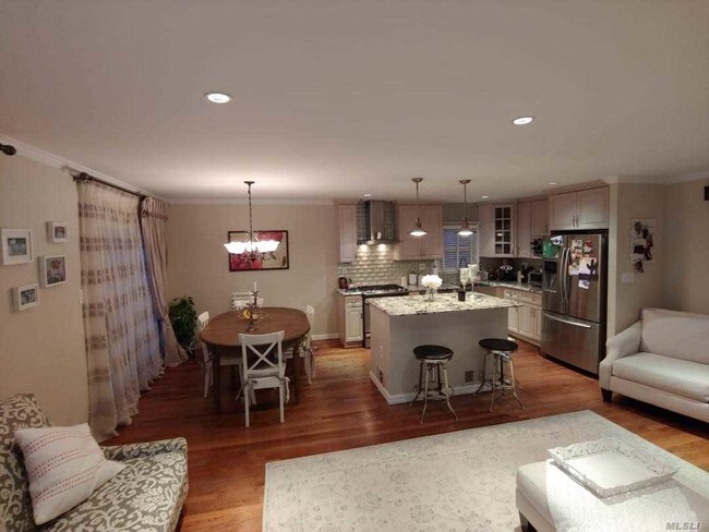 Foto del edificio - 15-60-60 208th Pl