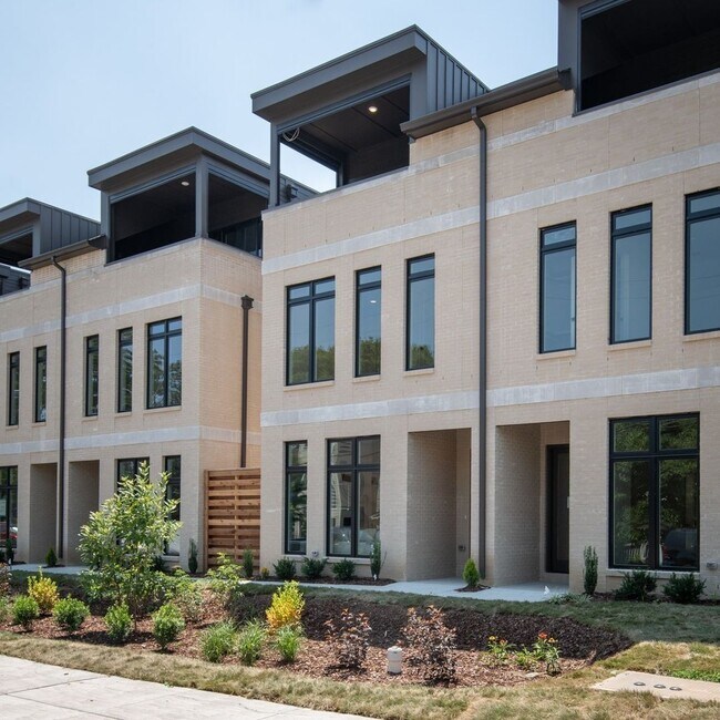 Building Photo - Stunning new townhome available for an imm...
