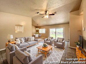 Foto del edificio - 3223 Leewood Dr