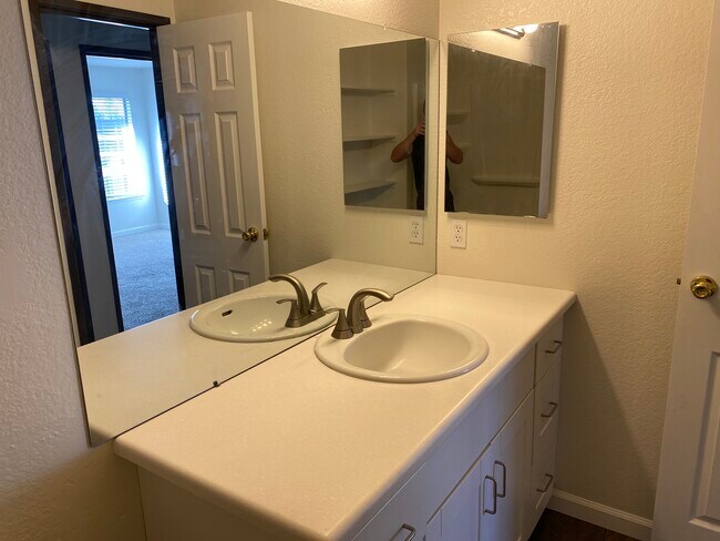 Bathroom vanity - 4600 Neil Rd