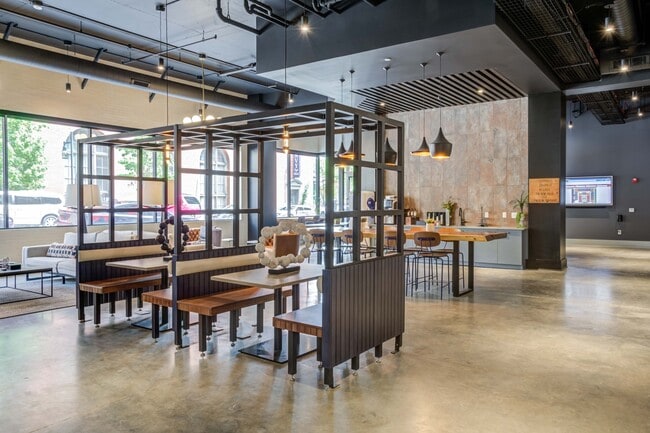 Resident Lounge - 11th and Spruce