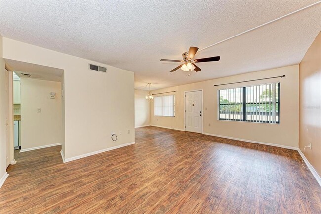 Building Photo - 305 30th Ave W