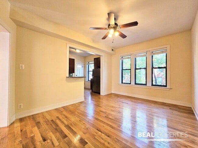 Building Photo - 2 bedroom in CHICAGO IL 60657