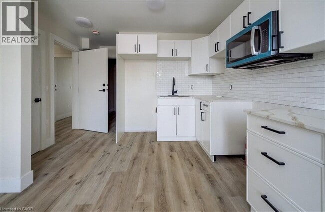 Building Photo - 22 Grant Ave