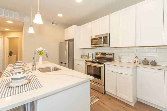Kitchen Area - 2220 W Master St