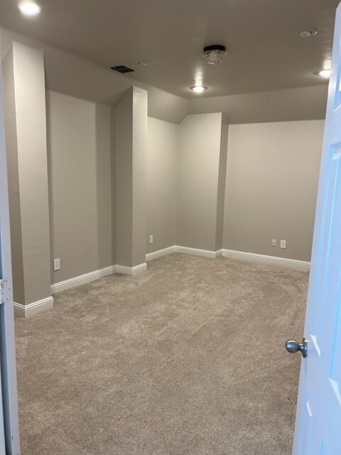 Building Photo - 526 Collins Ln