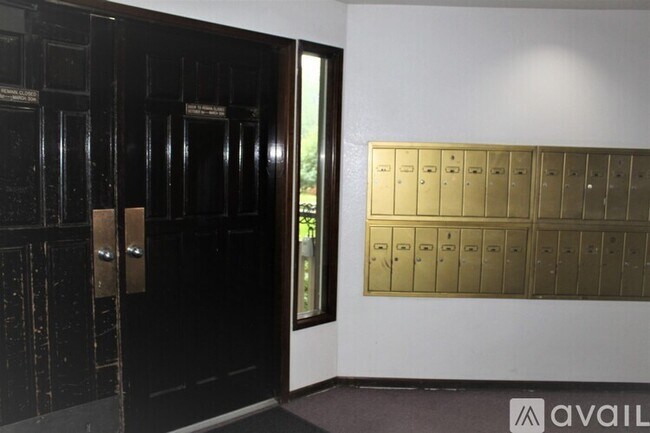 Building Photo - 400 W 76th Ave