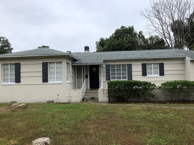 Photo - 1651 Knollwood Cir House