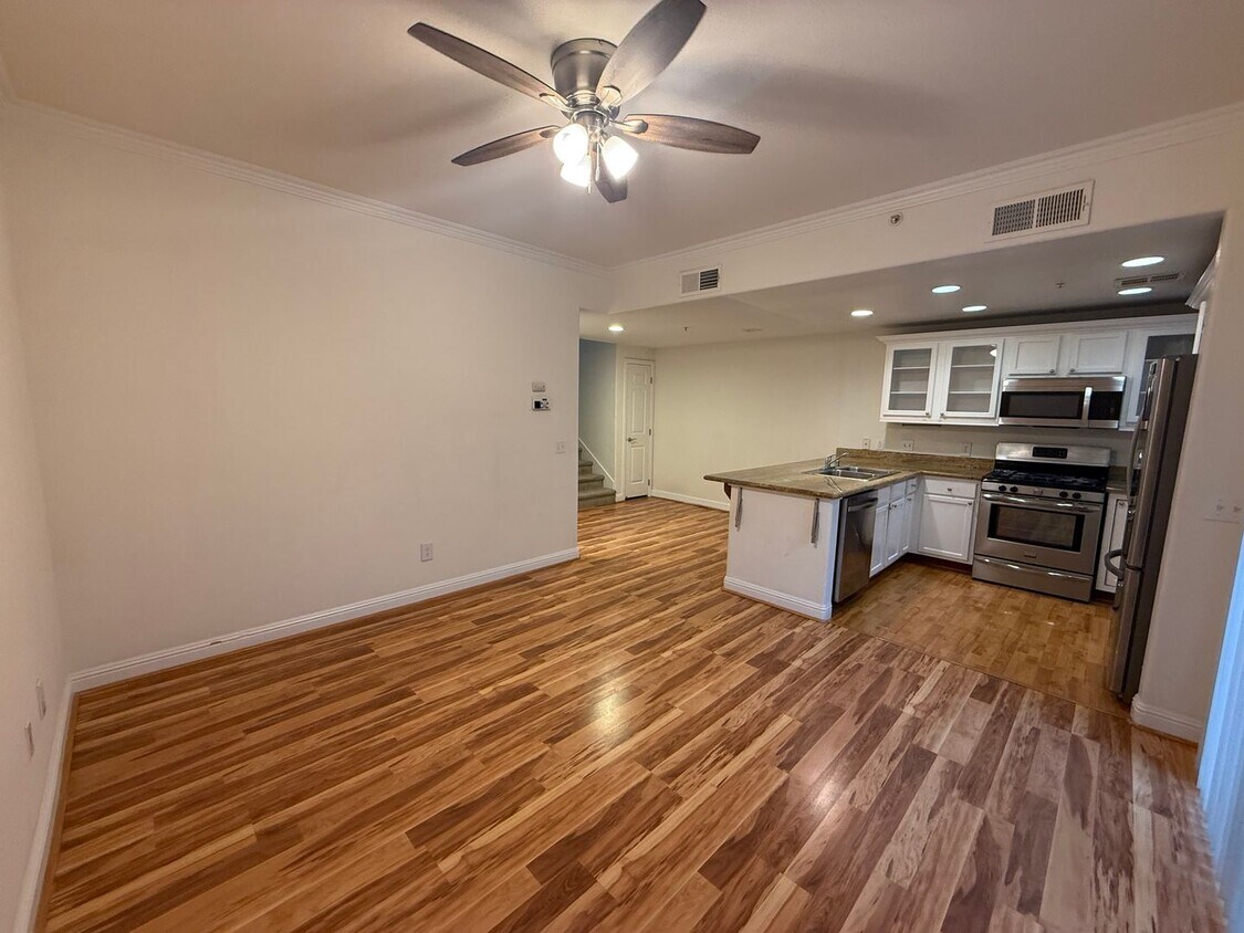 Primary Photo - Spacious 1 bed 1 bath condo with loft Available now!