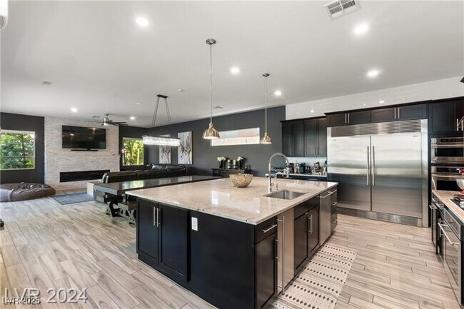 Foto del edificio - 6165 Amber View St
