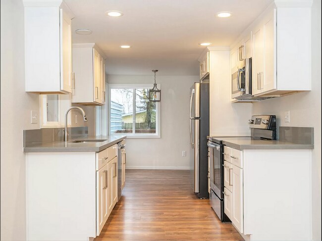 Foto del edificio - Newly renovated 3Bed/2Bath house in Brentw...